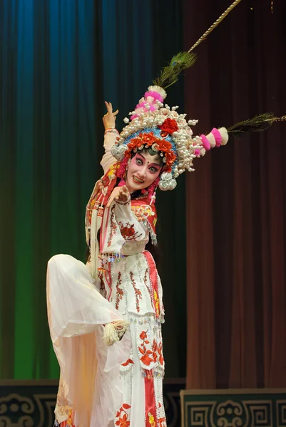 Atriz de ópera chinesa bonita — Fotografia de Stock