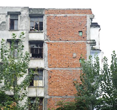 bir harap evin blok sökülmüş