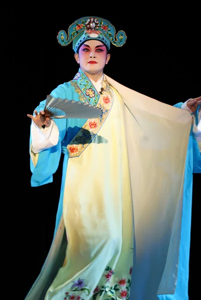 Kinesisk opera skådespelare med traditionell dräkt — Stockfoto