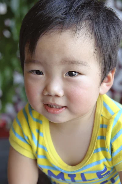Ritratto di un bambino carino — Foto Stock