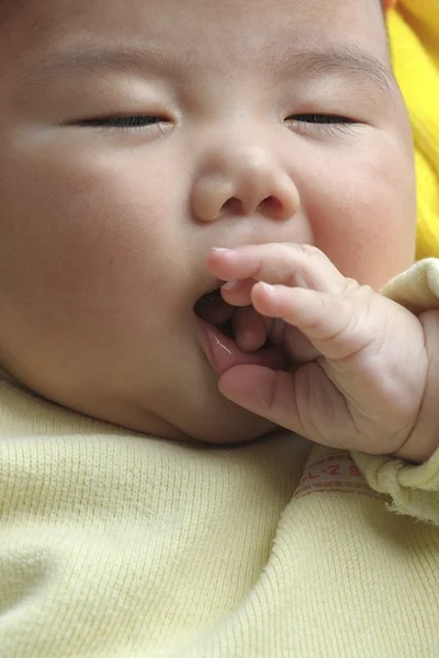 かわいい赤ちゃんは元気がないです。 — Stock fotografie