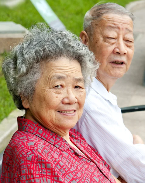 Mutlu büyükbaba ve büyükanne portre — Stok fotoğraf