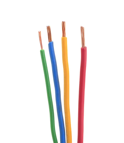 Quatro fios elétricos ou cabo despojado isolado branco — Fotografia de Stock