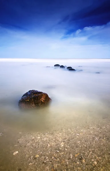 Çarpıcı uzun pozlama deniz manzarası — Stok fotoğraf