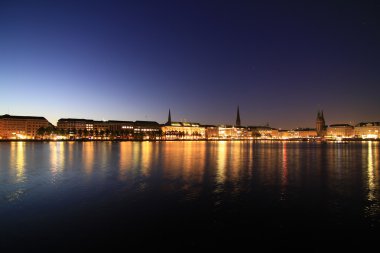 Binnenalster'de ofis binası hamburg