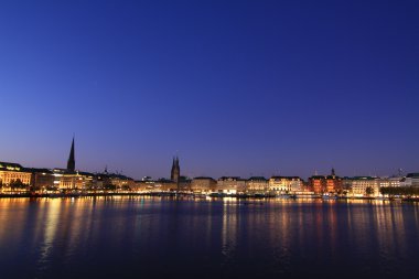 Binnenalster'de ofis binası hamburg