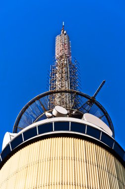 Telekom kule ile mikrodalga bağlantılar ve hücresel ağ antenler