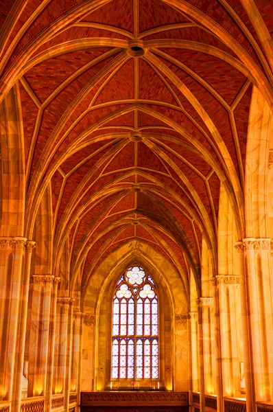 Kilisenin kemerli tavanı — Stok fotoğraf