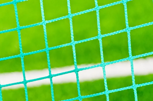 Fußballtornetz auf dem Spielfeld — Stockfoto