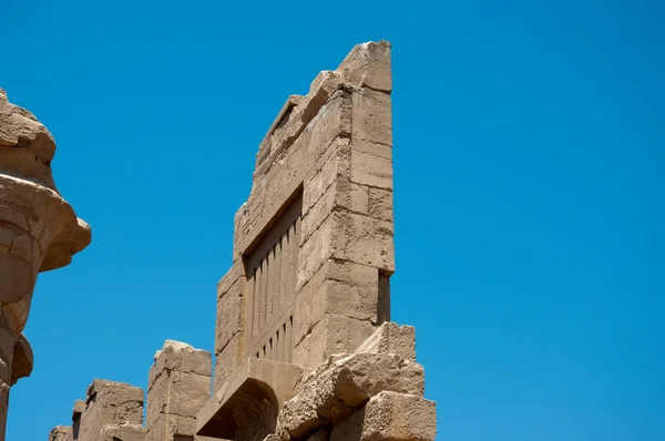 Ancient ruins wall in Karnak Temple — Stock Photo, Image