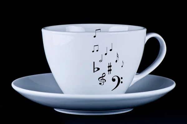 Siyah müzik notaları ile beyaz fincan — Stok fotoğraf