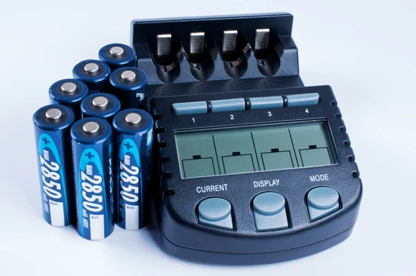 Cargador de batería con batería —  Fotos de Stock