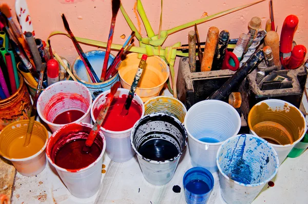 Pintura en vasos de plástico —  Fotos de Stock