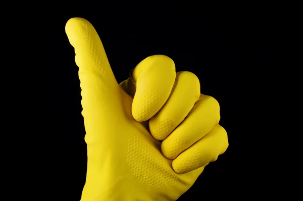 Pulgar hacia arriba en guante de goma amarillo — Foto de Stock