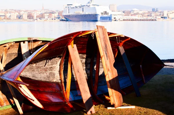 Wooden boat restoration cruiser on background — Stock Photo, Image
