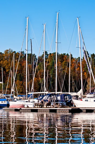 Boats Yachts and yachts boats in the harbor — Stock Photo, Image