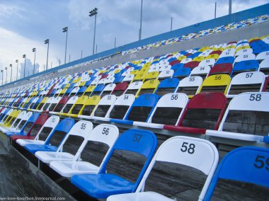 renkli stadyum koltukları