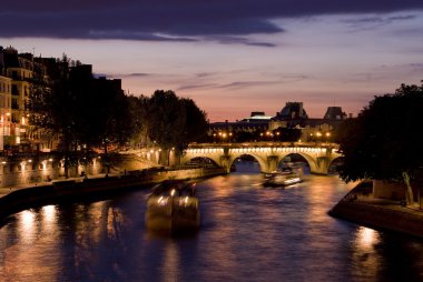 nehir manzarasına Paris SEINE günbatımı