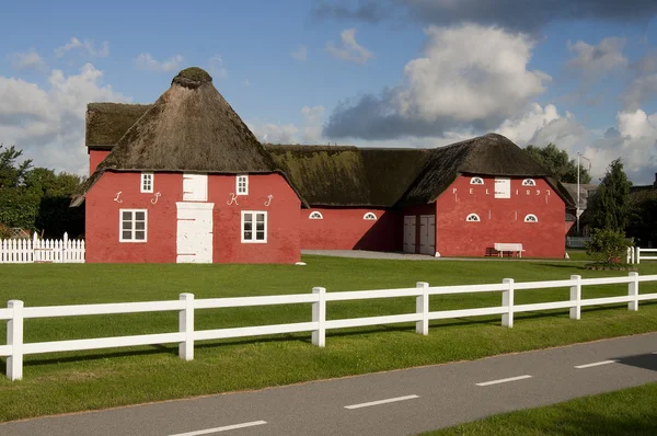 Eski kırmızı ev, romo Danimarka — Stok fotoğraf