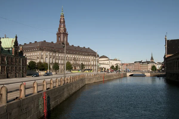 Парламент Дании Копенгаген Слотсхольмен Кристиансборг — стоковое фото