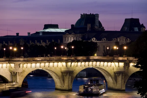 Paris vista do rio Sena um pôr do sol — Fotografia de Stock