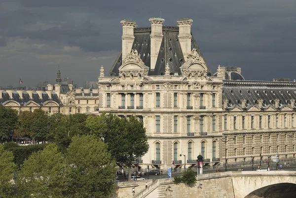 Музей Парижского Лувра — стоковое фото