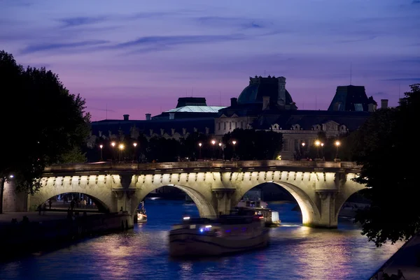 Paříž pohled řeky seine západ slunce — Stock fotografie