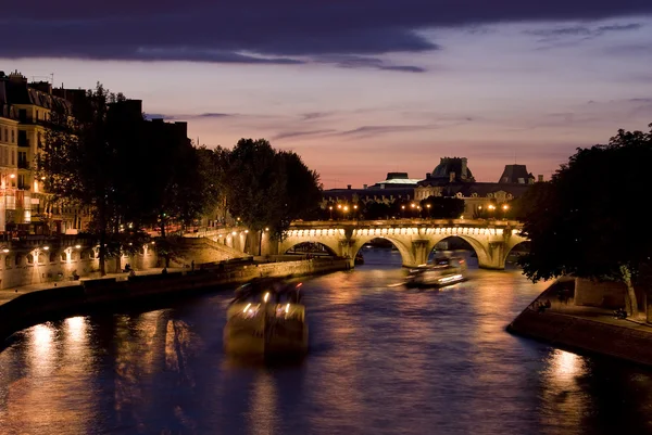 Parijs uitzicht op de rivier de seine een zonsondergang — Stockfoto
