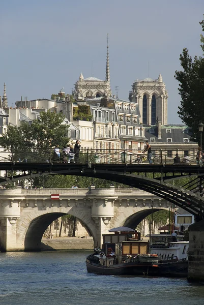 Парижский вид на реку — стоковое фото