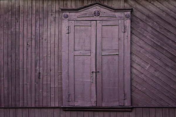 Zamknięte okiennice drewniane — Zdjęcie stockowe