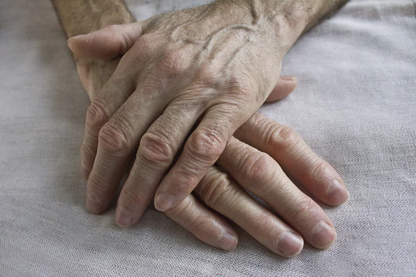 Old wrinkled hands — Stock Photo, Image