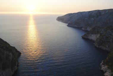 düşüş. Deniz. dağlar. Yunanistan