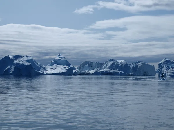 Góry lodowe ilulissat południowym wybrzeżu Grenlandii. — Zdjęcie stockowe