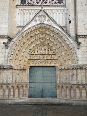 Katedral kapı ve ortakulak.