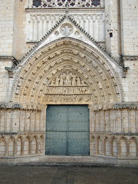 Porta da catedral e tímpano . Imagens De Bancos De Imagens Sem Royalties
