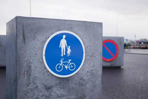 自転車と歩行者のサイン — ストック写真