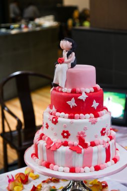 Red, pink and white wedding cake clipart