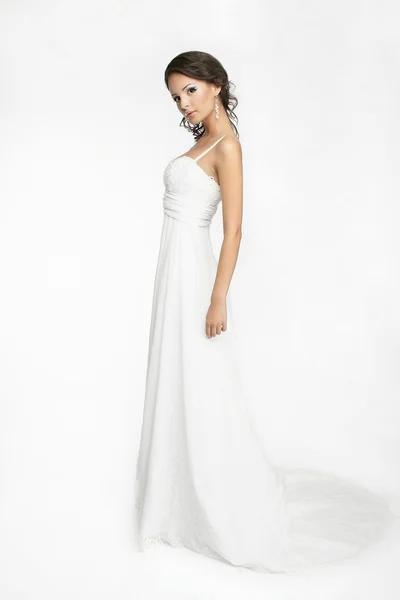 Feliz bela noiva branco fundo — Fotografia de Stock