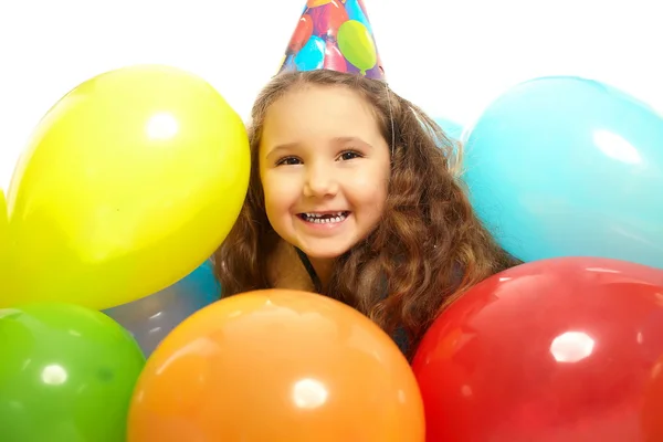 Sorrindo menina em vestido celebra seu aniversário — Fotografia de Stock