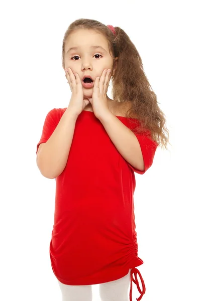 Portrett av en ganske liten overrasket jente i rød kjole – stockfoto