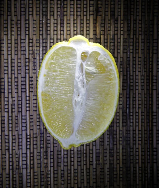 Zitronenlichtbürste — Stockfoto