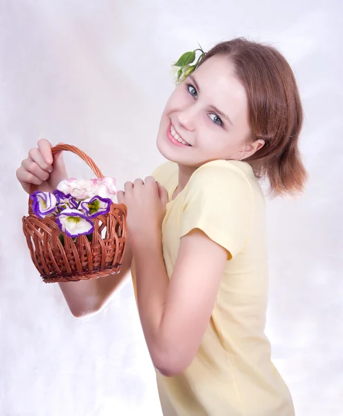 Girl with flower basket — Stock Photo, Image