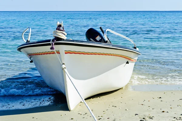 海滩上的渔船 — 图库照片
