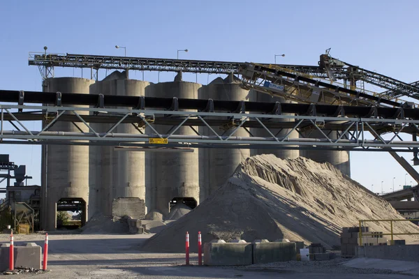 Cement silos — Stockfoto