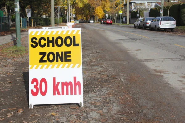 Engelse school zone teken — Stockfoto