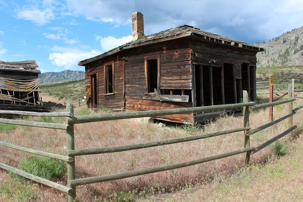 Casa de campo abandonada —  Fotos de Stock