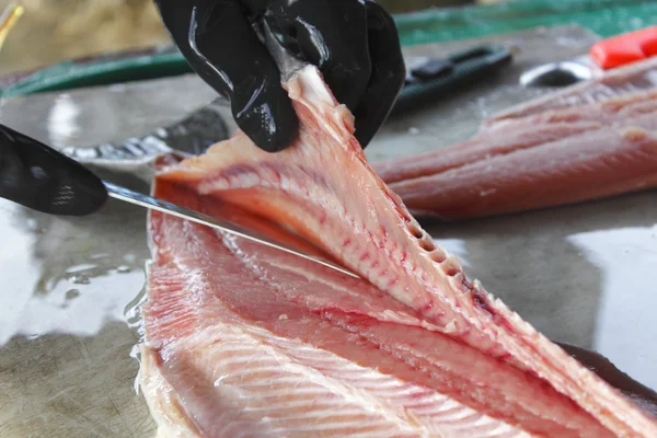 Filetear salmón —  Fotos de Stock