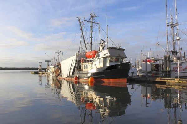 Kommersiellt fiskebåt — Stockfoto