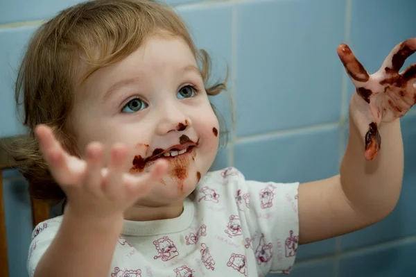 Gyerek és csokoládé — Stock Fotó