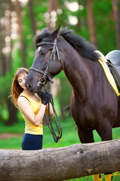 Γυναίκα και άλογο — Φωτογραφία Αρχείου